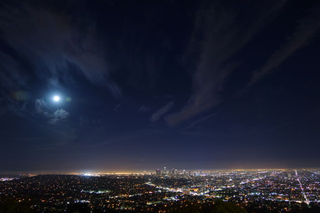 Illustration for article titled 19 Stunning Photos of The Year's Biggest, Most Beautiful Moon So Far
